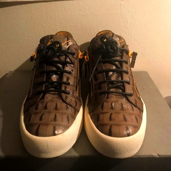 Shoes - Picture 2 of 4